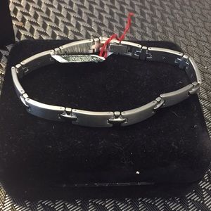 SHR men’s stainless steel bracelet.